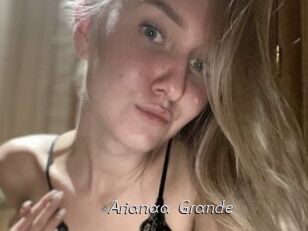 Arianaa_Grande
