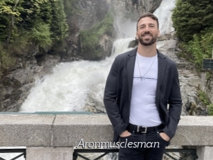 aronmusclesman Le Scandale