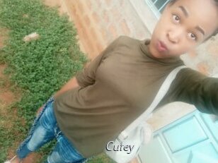 cutey Le Scandale