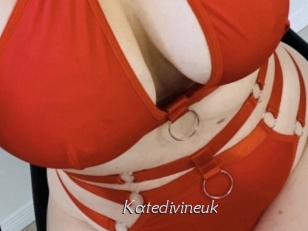 katedivineuk Le Scandale