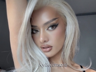 kylieconsani Le Scandale