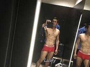 lusky Le Scandale