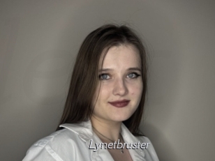 lynetbruster Le Scandale