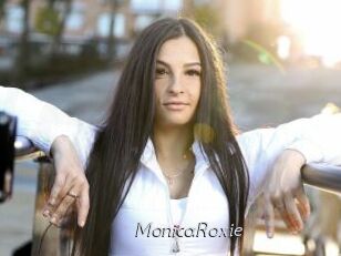 MonicaRoxie Le Scandale