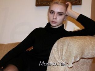 MonikaChik Le Scandale