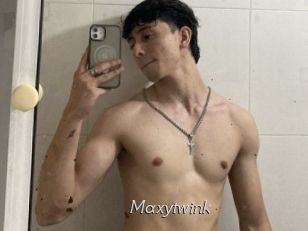 maxytwink Le Scandale