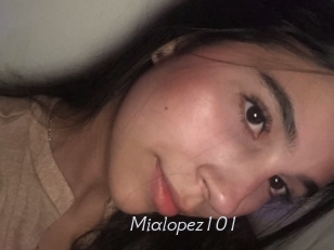 mialopez101 Le Scandale