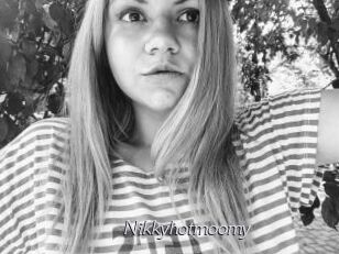 Nikkyhotmoomy