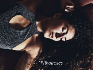 nikolroses Le Scandale