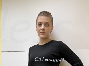 ottiliebaggott Le Scandale