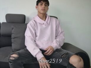 river2519 Le Scandale