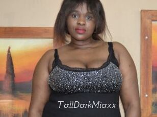 TallDarkMiaxx Le Scandale
