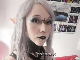 Titsandtarot