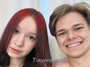 tonyandmialun Le Scandale